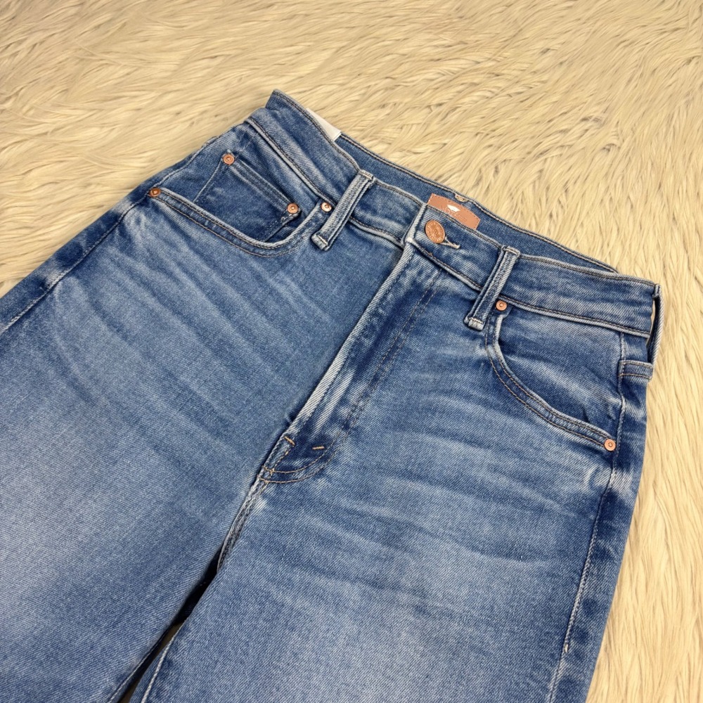 Mother Women's 26 Rambler Zip Flood Cropped Jeans Out of the Blue - Picture 4 of 10